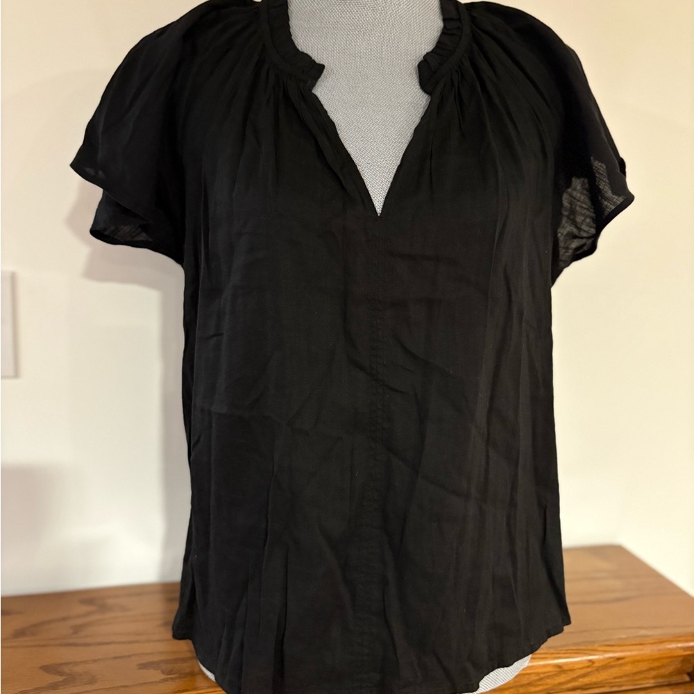 GAP Women's Black short sleeve v-neck Blouse size medium retail $39.99